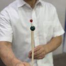 집에 있는 펜 2개로 한번 따라해보세요! 👀 두 개의 높이가 똑같이 보이시나요? 이미지