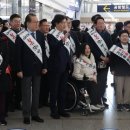 與, 지지율 상승에도 냉랭한 서울역…이재명은 고속터미널에서 ‘셀카’ 이미지