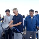 휴가차 제주 찾은 문재인 전 대통령, 임기 사업 ‘그린수소’ 현장 둘러봐 이미지