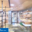 버스정류장 옆 횡단보도 이미지