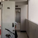 아파트 복도에 짐 잔뜩 쌓아둔 옆집…지나갈 때마다 화났는데 신고하면 이렇게 된다 이미지