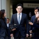 Samsung's Jay Y. Lee on cusp of stepping out of father's shadow 이미지