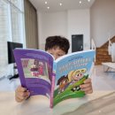 책에 빠져드는 구연동화 이미지