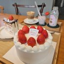 디아즈 | [수원데이트코스 추천] 나혜석거리 '카페디아즈' 후기: 딸기 생크림케이크, 너츠라떼