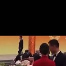 만찬장에 수상한 여자들 정체 이미지