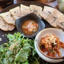 뜰안에 칼국수 이미지