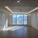 손쉬운 실용도배 (야간) | 무몰딩 라운드 우물천장으로 완성한 감계 힐스테이트 4차 거실｜실링팬·간접조명 시공후기