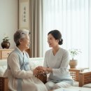 의왕시아름채노인복지관 | 떨리는 손을 감추시던 파킨슨병 엄마, 의왕시노인복지관 선생님의 따뜻한 손 마사지로 피어난 고운 미소!