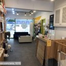 강아지를 미용하는 여자 이미지