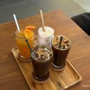 줄포만하 | 부안 줄포 카페 ‘줄포만하’ 방문 후기 : 햇살맛집 북카페, 대관 가능한 감성 공간