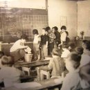 ▶ 1961년 서울 소재 국민학교2학년-여선생님과 저 아이들 모습! 그 땐 저랬었지! 이미지