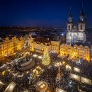 손 끝으로 빛나는 유리공예 이미지