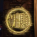 벌스(VERS) - 강남구 | 연남동 분위기 좋은 플라워 카페 벌스 (VERS)