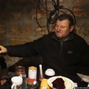 늙은 형제들이 우크라이나의 옛 무인지대 폐허 속에 산다 이미지