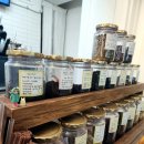 휴가인 | 신촌역 카페 후기, 안마의자 있는 작은휴가 데이트 코스