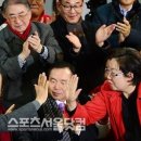 ♥♥[속보] KBS, SBS “박근혜 당선 유력” 정몽준-김을동 &#39;기쁨의 하이파이브&#39; 이미지