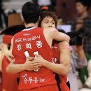 두 남자의 포옹 이미지