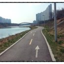 호수공원 옆 화장실 이미지