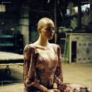 군집 | 넷플릭스 영화 부고니아 후기 벌의 군집붕괴와 정장이 감춘 계급사회의 광기