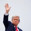 Trump says US could unveil semiconductor tariffs next week 미국,다음주 반도체관세공개 이미지