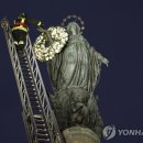 교황, 3년만에 스페인광장서 '마리아 축일' 헌화 대중예식 진행 이미지