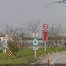 타이완/대만의 두가지의 자동차전용도로 표지판과 두가지의 이륜차 통행금지 표지판 사진 이미지