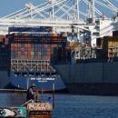 트럼프의 관세로 인해 2025년 미국 주식이 폭락하여 전 세계 상위 40위권에서 탈락 이미지