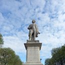 아일랜드 더블린에는 수도 개척자 John Gray경 동상이-수도산업의 혁신과 개척을 한 위대한 시민정신의 애국자 이미지