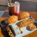 행복이 피어나는 카페 | 서귀포대형카페 쇠소깍의 베이커리 명장 쇠소깍빵명장 방문 후기