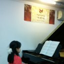 오늘 딸아이 피아노학원 연주회에서....ㅎㅎㅎ 이미지