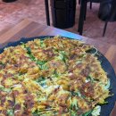 솥뚜껑철판파전 | [회기] 솥뚜껑에 구운 해물파전, 회기 파전거리 추천집