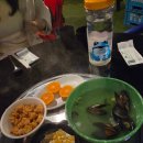 자갈집 | 광주 첨단 조개구이 맛집, 100평 야장 감성 ‘껍딱집’ 맥반석 자갈구이 솔직후기