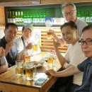 Catching up with former E-club leaders. 이미지