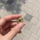 낮에 시위 조롱겸 구경갔는데 더워서 그늘쪽에 앉아있었거든 이미지