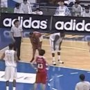 KBL 역사상 가장 황당한 부상 장면.gif 이미지