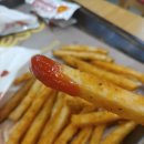 연신내 맘스터치에서 싸이버거 먹었어요