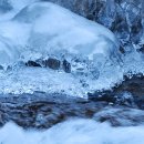 연인산 용추계곡의 얼음 조각품 이미지