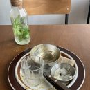 행복하고 또 서러웠던 날들은 그 자리에 남겨두고
