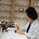 다정해정신건강의학과의원 | 모두가 자신의 무가치함과 싸우고 있다. 정신과 의사의 분석. 등장인물, 줄거리 분석