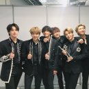 오늘 방탄이들 골든디스크에서 스쿨 럽 어페어랑 보조개 했는데 부직샵 생각에 가슴이 뛰었다 이거에여 빅히트 디비디 내놔 이미지