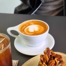 석촌역 1번출구(뒤) | 석촌역카페 대기 20분도 아깝지 않은 석촌호수카페 '미크' 피칸치즈 케이크의 충격 (느좋카 추천)