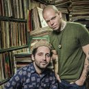 다음은 '역사상 가장 위대한 주말 밴드' 앨범 수록곡 목록이다 - Calle 13 Feat. Edgar Abraham - 12 이미지