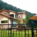 숲속빨간벽돌집 이미지