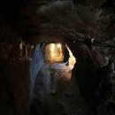 데린쿠유 — 지하 횃불이 비춘 신앙의 성소튀르키예 중앙 카파도키아(Cappadocia)에 있는 초기 기독교 성지 이미지