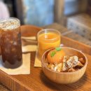 토토로하우스 | 용산 도토리 카페 용리단길 카페로 굿