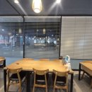맘스터치 오창과학단지점 | 오창과학단지 식당 우드블라인드 시공 후기