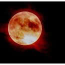 구름속 보름달 이미지