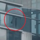 투표용지 대란에도 '골프 스윙' 선관위 직원, 결국 정직 처분 이미지