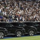 우즈벡 대통령이 축구 국가대표 선수 전원에게 자동차 선물 이미지