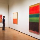 관람자들을 바라보기 이미지